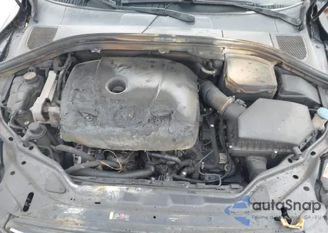 2015 Volvo Xc60 T5 Premier z USA, uszkodzony, nr VIN YV440MDK7F2664472